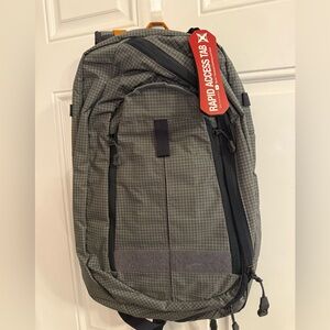 The Vertx Commuter Sling 2 Pack